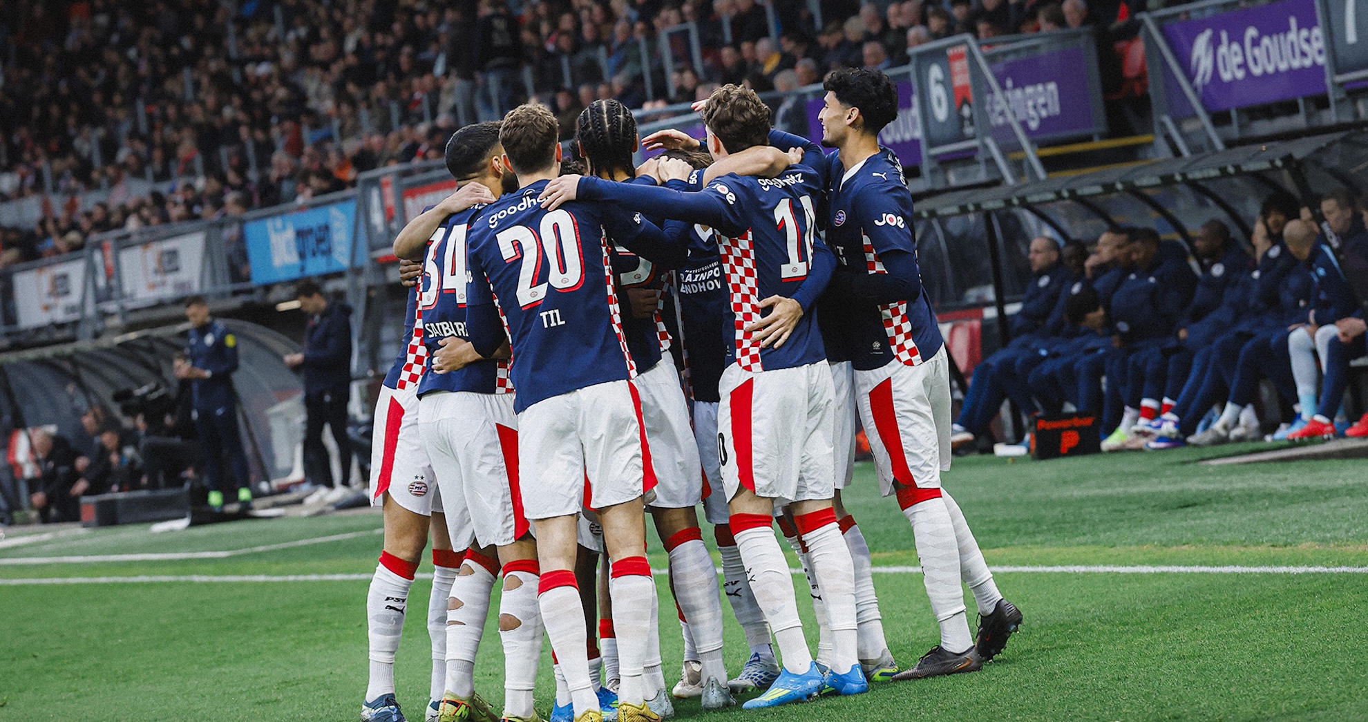 Liveblog | PSV pakt eerste zege na titelfeest en wint bij Sparta Rotterdam