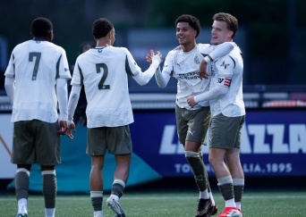 Wedstrijdverslag | Austyn Jones schiet Jong PSV voorbij Jong AZ