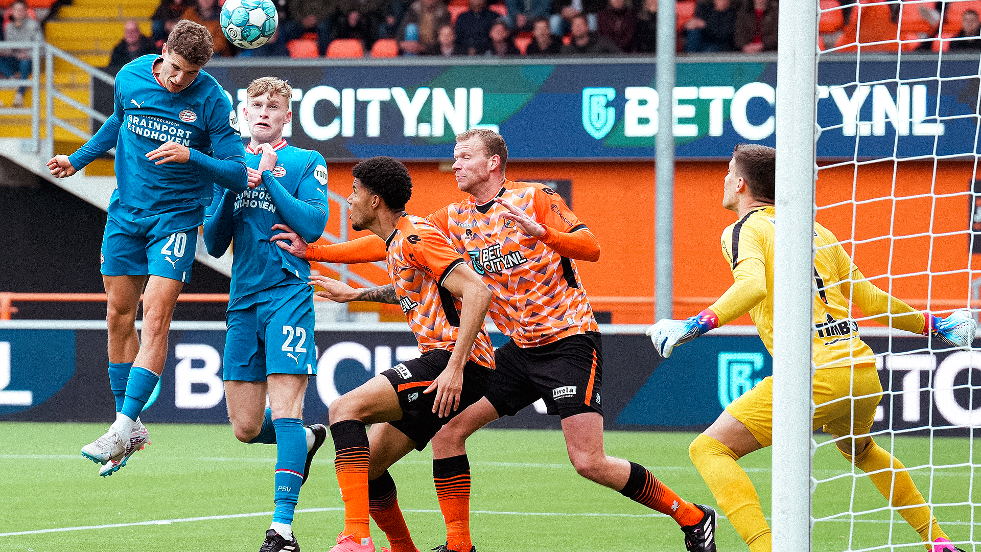 Last season, this Eredivisie affair ended in a 2-3 win for PSV, with Guus Til involved in all the goals on PSV's side with two goals and one assist.