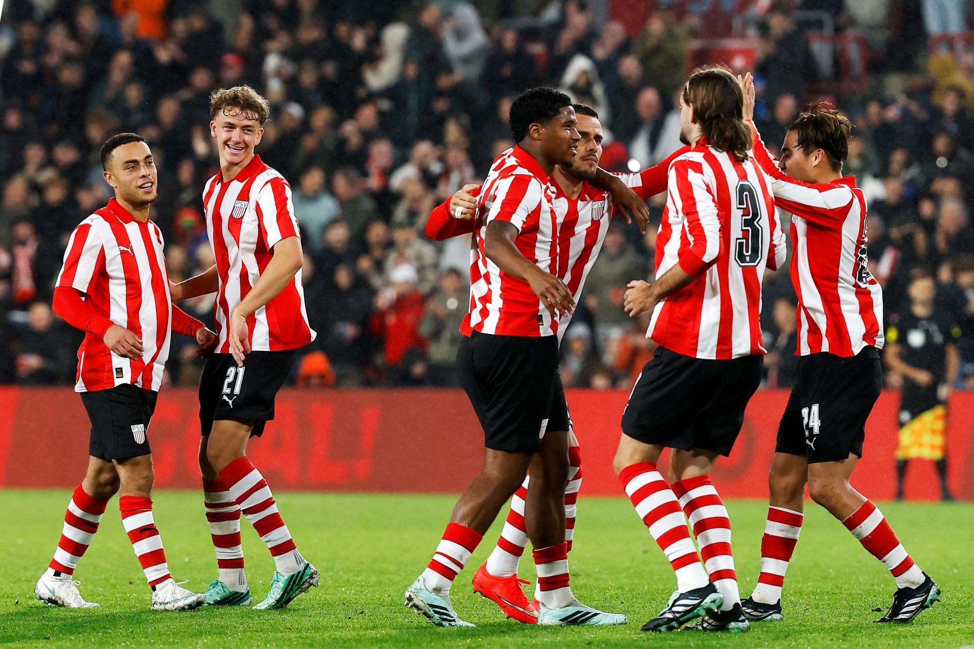 Liveblog | PSV boekt zakelijke zege op sc Heerenveen