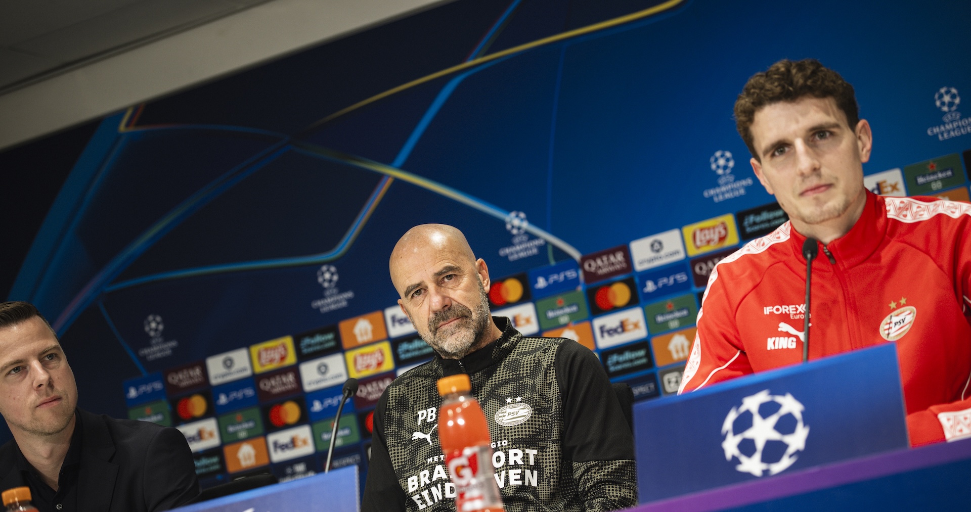 Persconferentie | Bosz en Til analyseren: 'Het is geen counterploeg meer' 