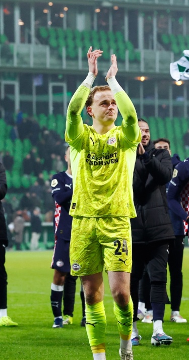 Debuut | Niek Schiks eerste debuterende Academy-doelman sinds Bertrams 