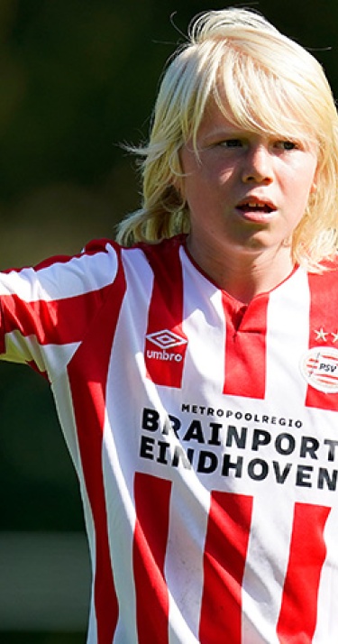 PSV O13 pakt drie punten dankzij heerlijk doelpunt