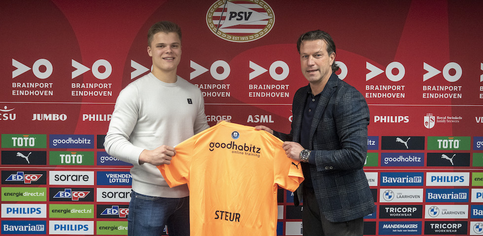 PSV - Transfer | 17-jarige doelman Roy Steur maakt overstap naar PSV