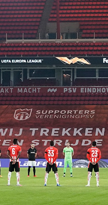 Minuut stilte en rouwbanden bij PSV - Sparta