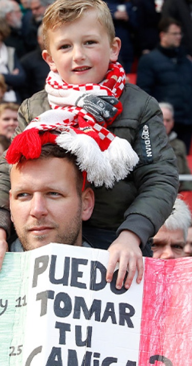 Nieuws | PSV beloont origineelste supporter met shirt