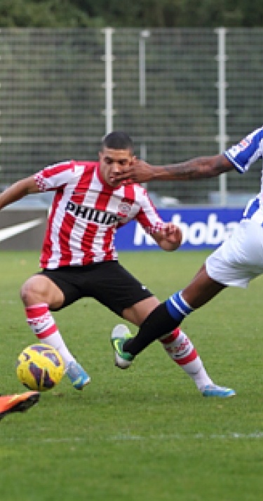 Jong PSV verliest nipt; Heerenveen kampioen