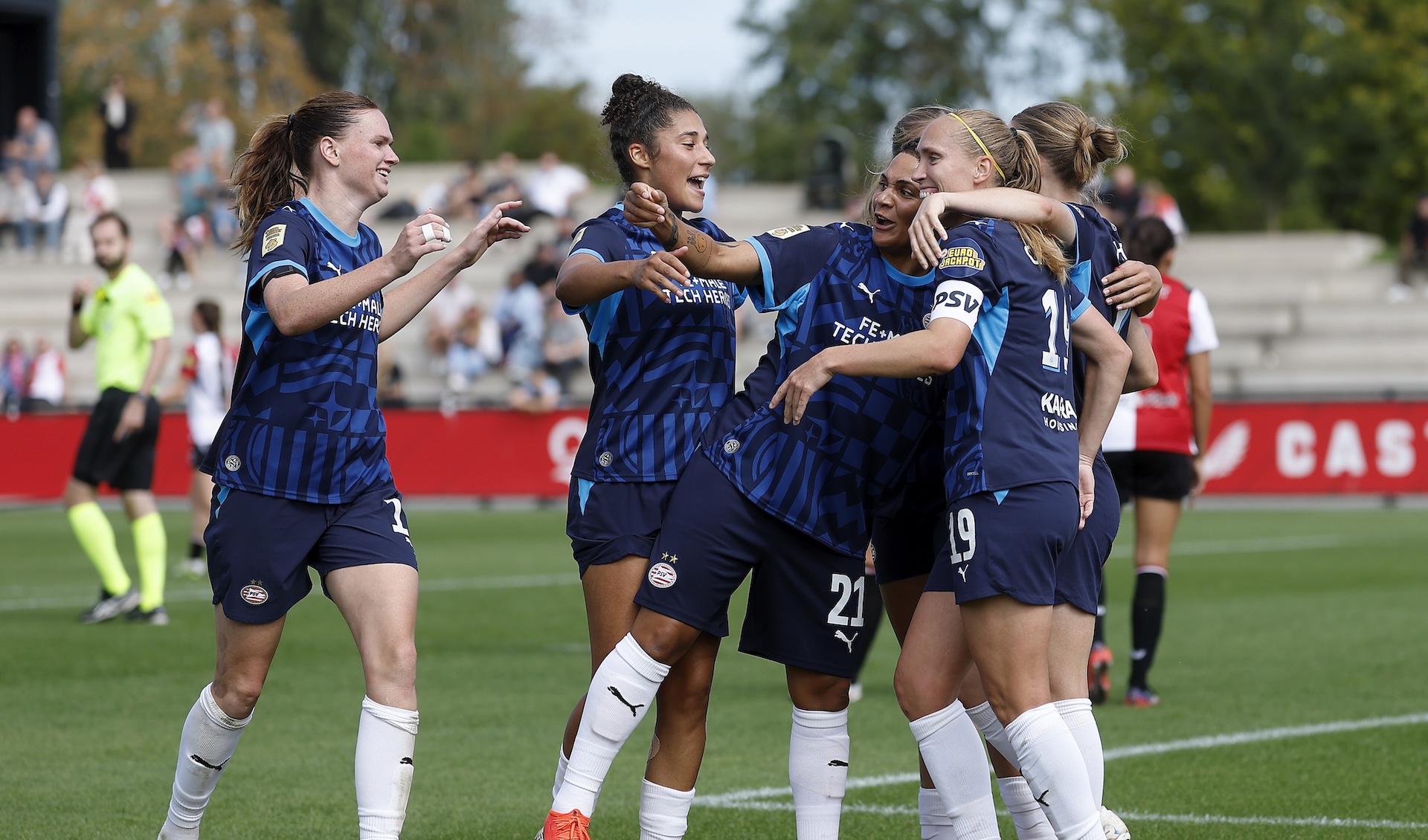 Verslag | PSV Vrouwen haalt flink uit tegen Feyenoord 