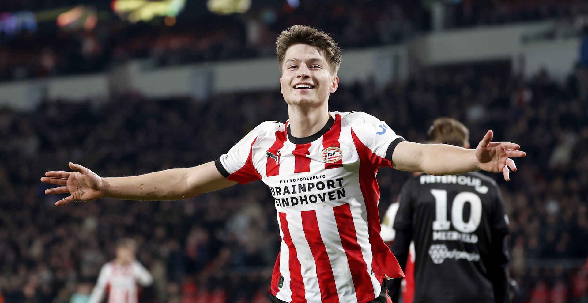 Persconfernetie | 'Hij gaat steeds volwassener voetballen' 