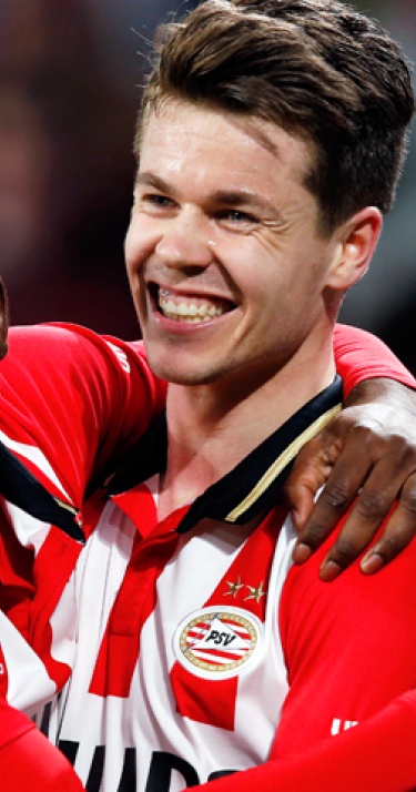 Tien PSV&rsquo;ers knokken zich naar winst: 2-0