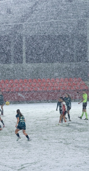 Wedstrijdverslag | PSV Vrouwen wint in de sneeuw van PEC Zwolle