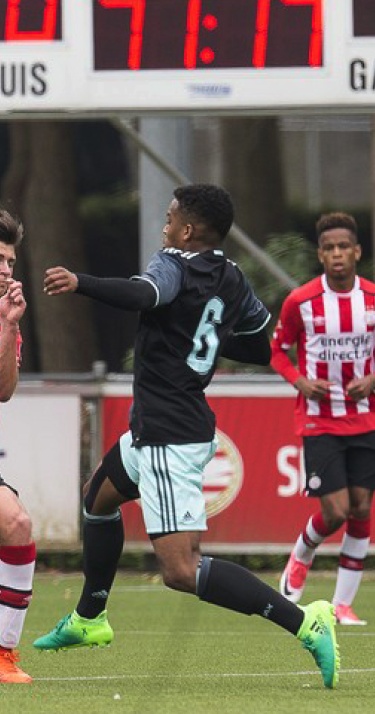 In beeld: PSV O17 - Ajax O17