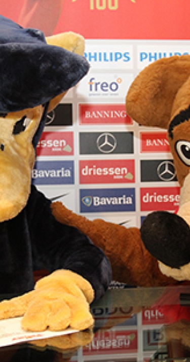 Phoxy Club en Dierenrijk tekenen contract