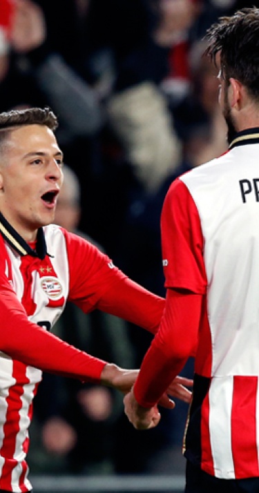 PSV legt druk bij Ajax na 2-0 zege op Vitesse