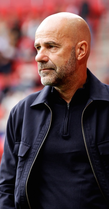 Persconferentie | ‘In de rust heb ik ze verteld dat ze moesten gaan voetballen’