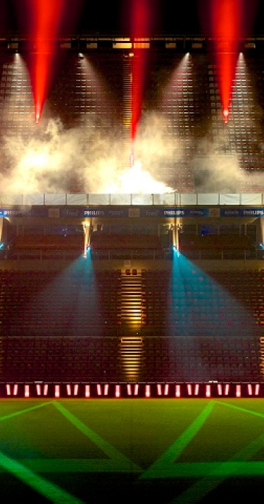 Lichtshow in Philips Stadion tijdens GLOW 