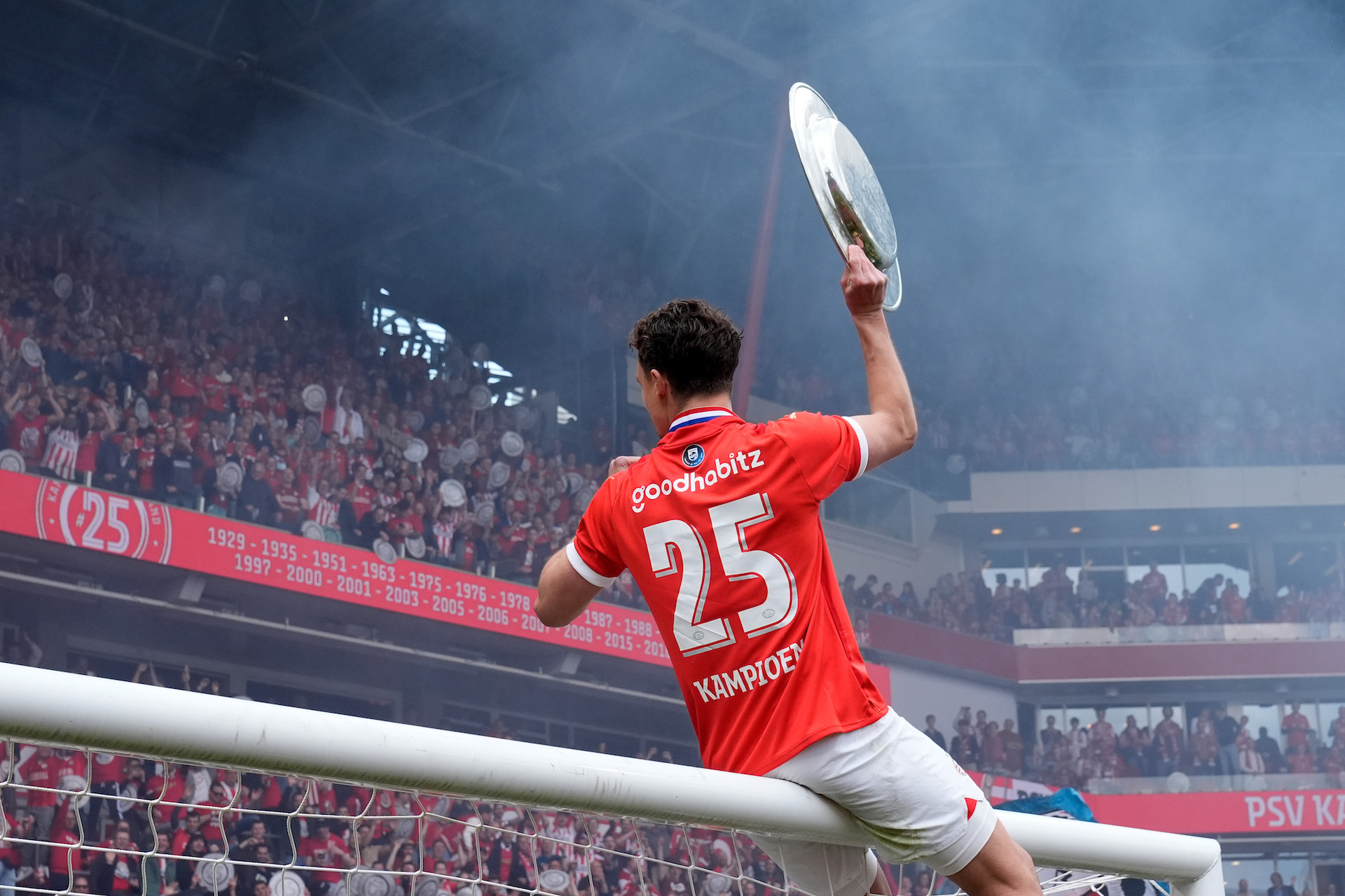 Om 15.00 uur is het Philips Stadion weer geopend en begint de huldiging! 