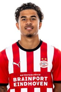 Rivas Manuhutu, Verdediger