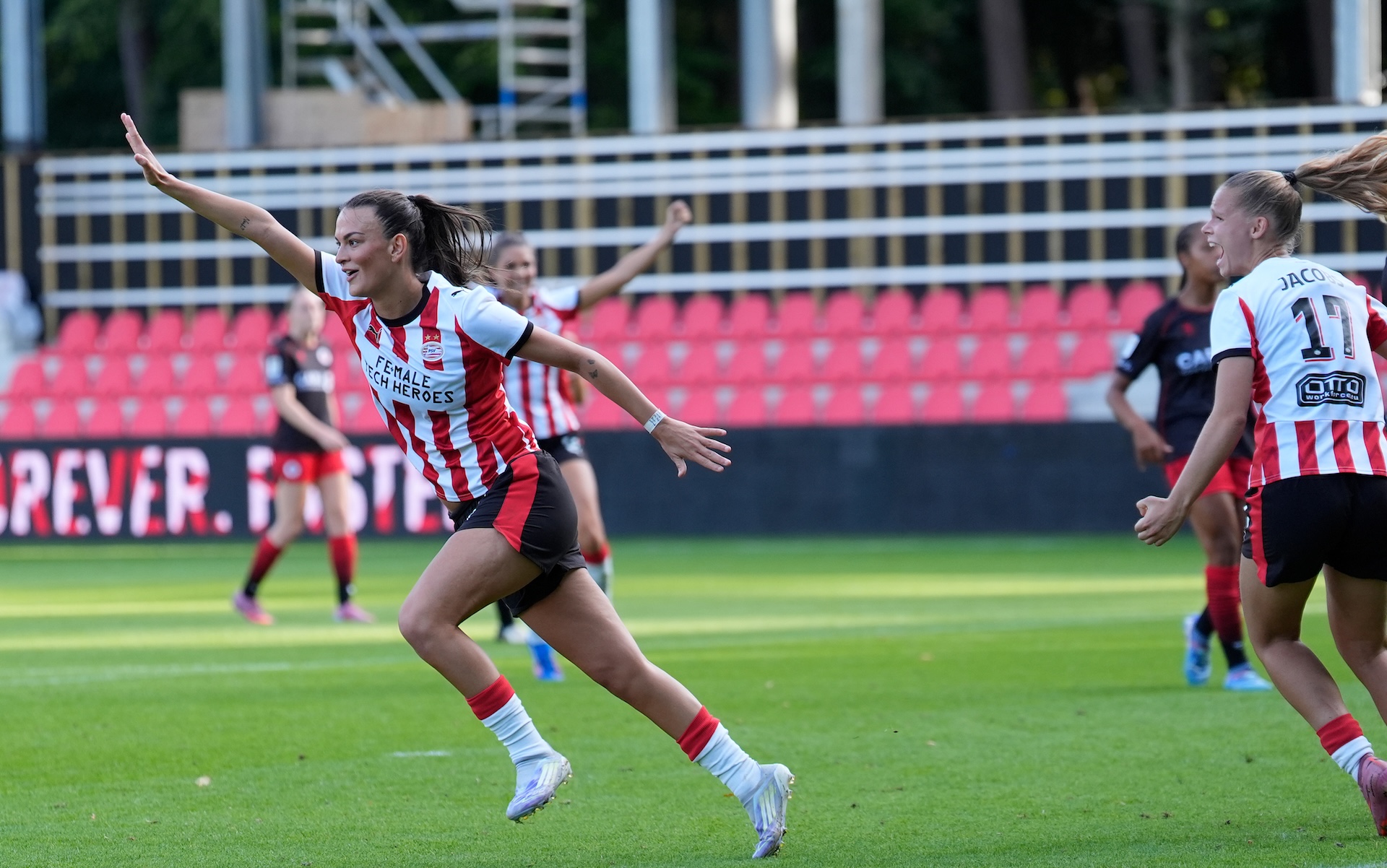 Transfer | Riola Xhemaili maakt overstap naar FC Como Women