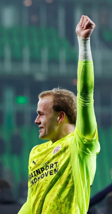 Persconferentie | 'Als er veel op jonge spelers afkomt, kun je ze soms beter met rust laten' 