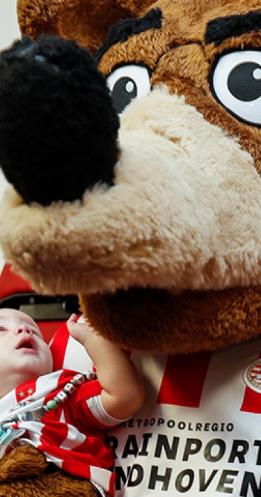 Phoxy verrast baby&rsquo;s met kraamcadeau