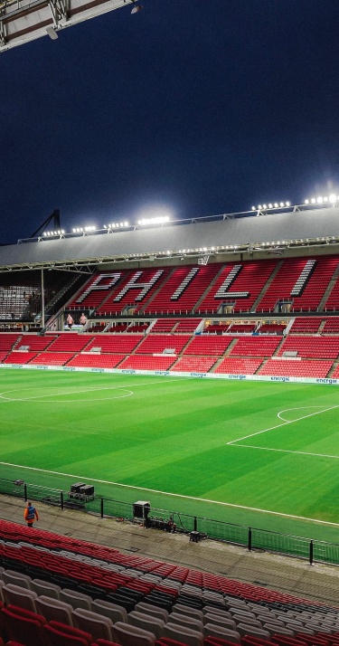 Nieuws | Noord-tribune eerste tribune die helemaal over gaat op digitale toegang: fysieke seizoenkaart niet meer geldig bij PSV - Feyenoord