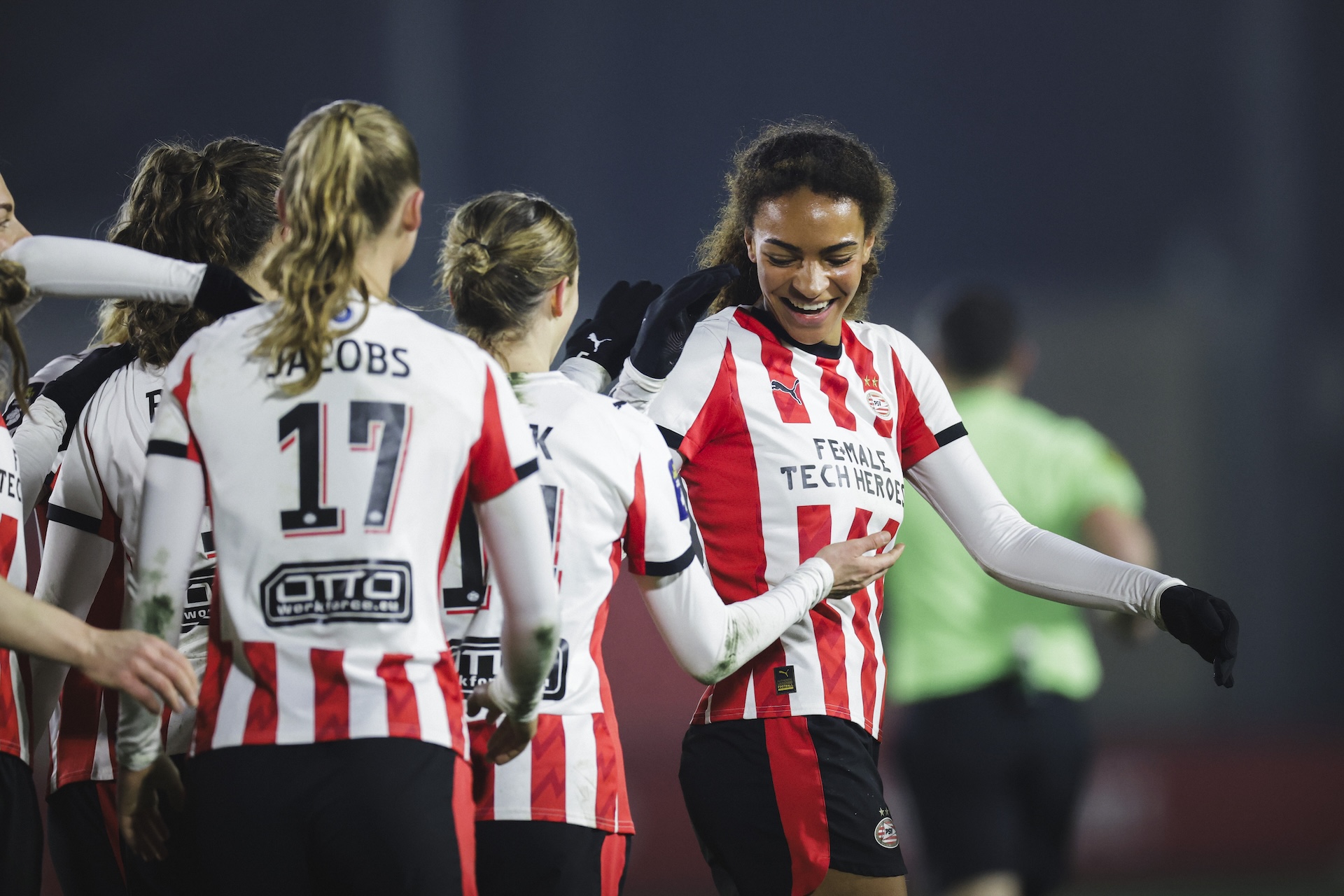 Wedstrijdverslag | PSV Vrouwen bereikt halve finale bekertoernooi na zege op FC Utrecht