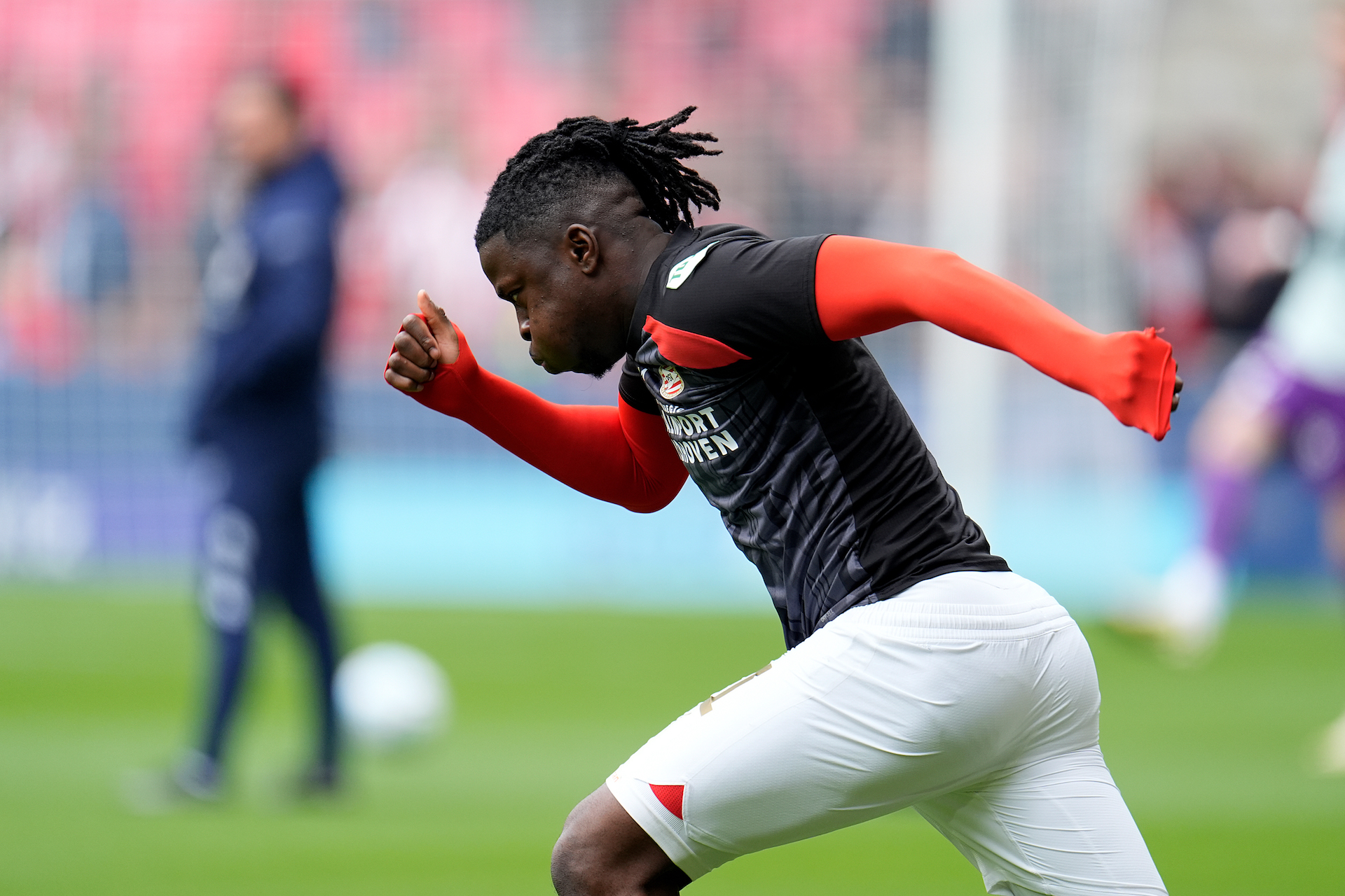 Nog tien minuten tot de kampioenswedstrijd losbarst 