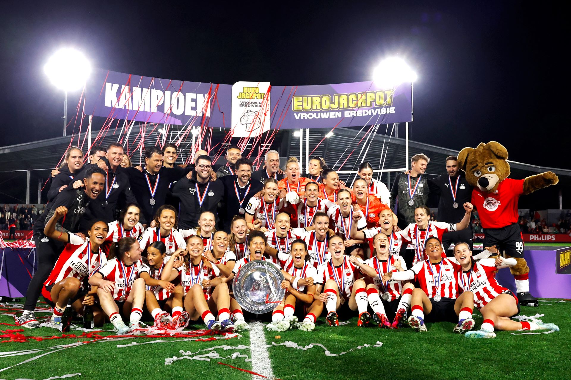 Wedstrijdverslag | PSV Vrouwen beleeft historische avond en verovert eerste landstitel 