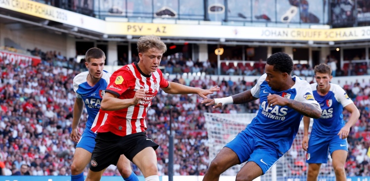Liveblog | PSV met tien man onderuit tegen AZ 