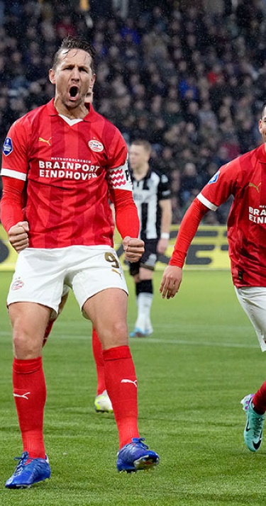 Juichen met Luuk de Jong in Almelo 