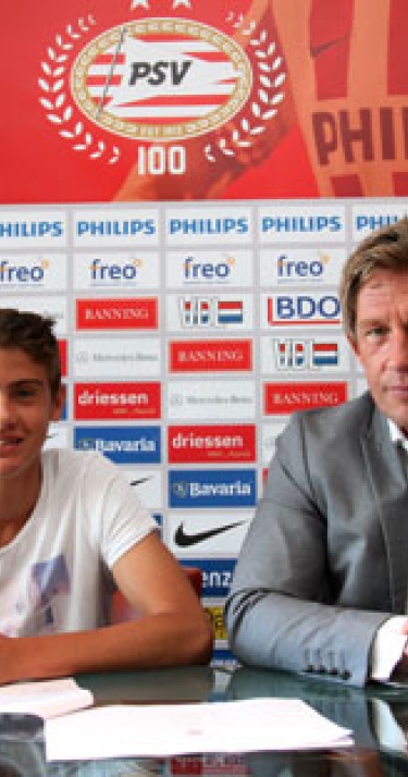 PSV contracteert Zweed Ramon Pascal Lundqvist (16)