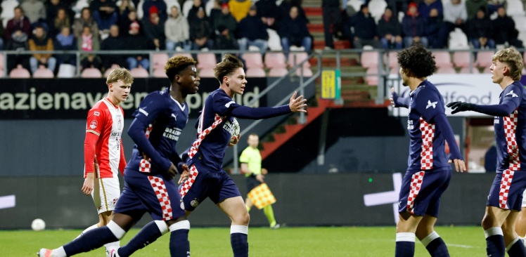 Wedstrijdverslag | Jim Koller schiet Jong PSV voorbij FC Emmen 
