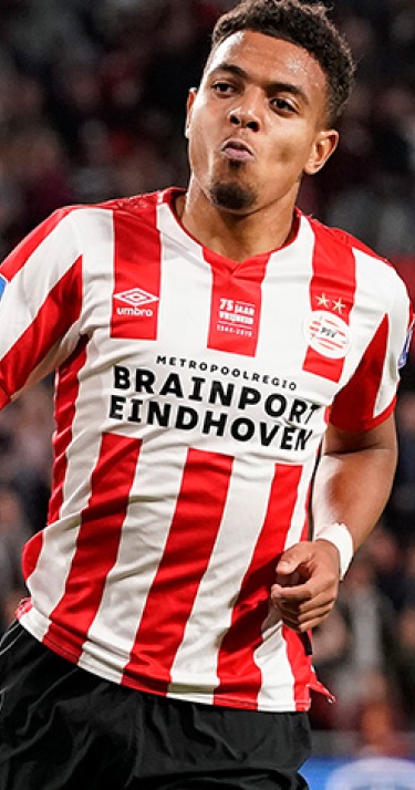 PSV haalt bijna 11.500 euro op met geveilde shirts