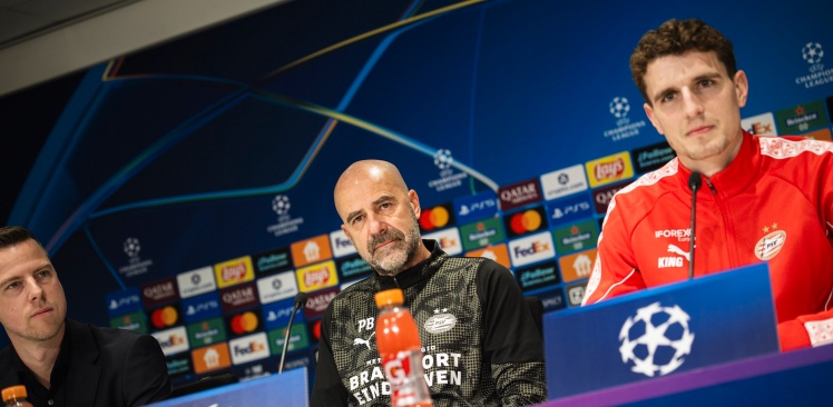 Persconferentie | Bosz en Til analyseren: 'Het is geen counterploeg meer' 